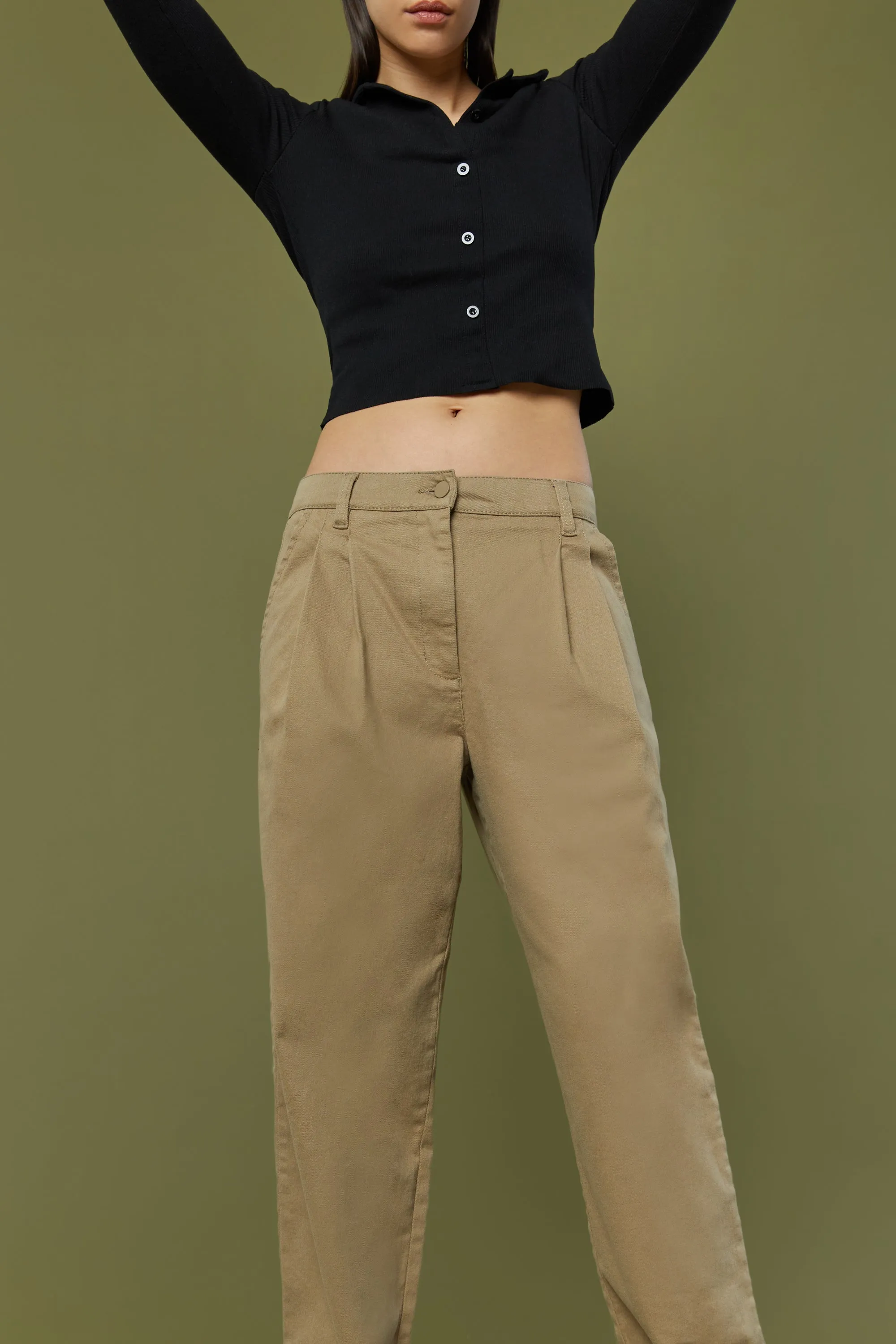 COLLARED BUTTON FRONT TOP