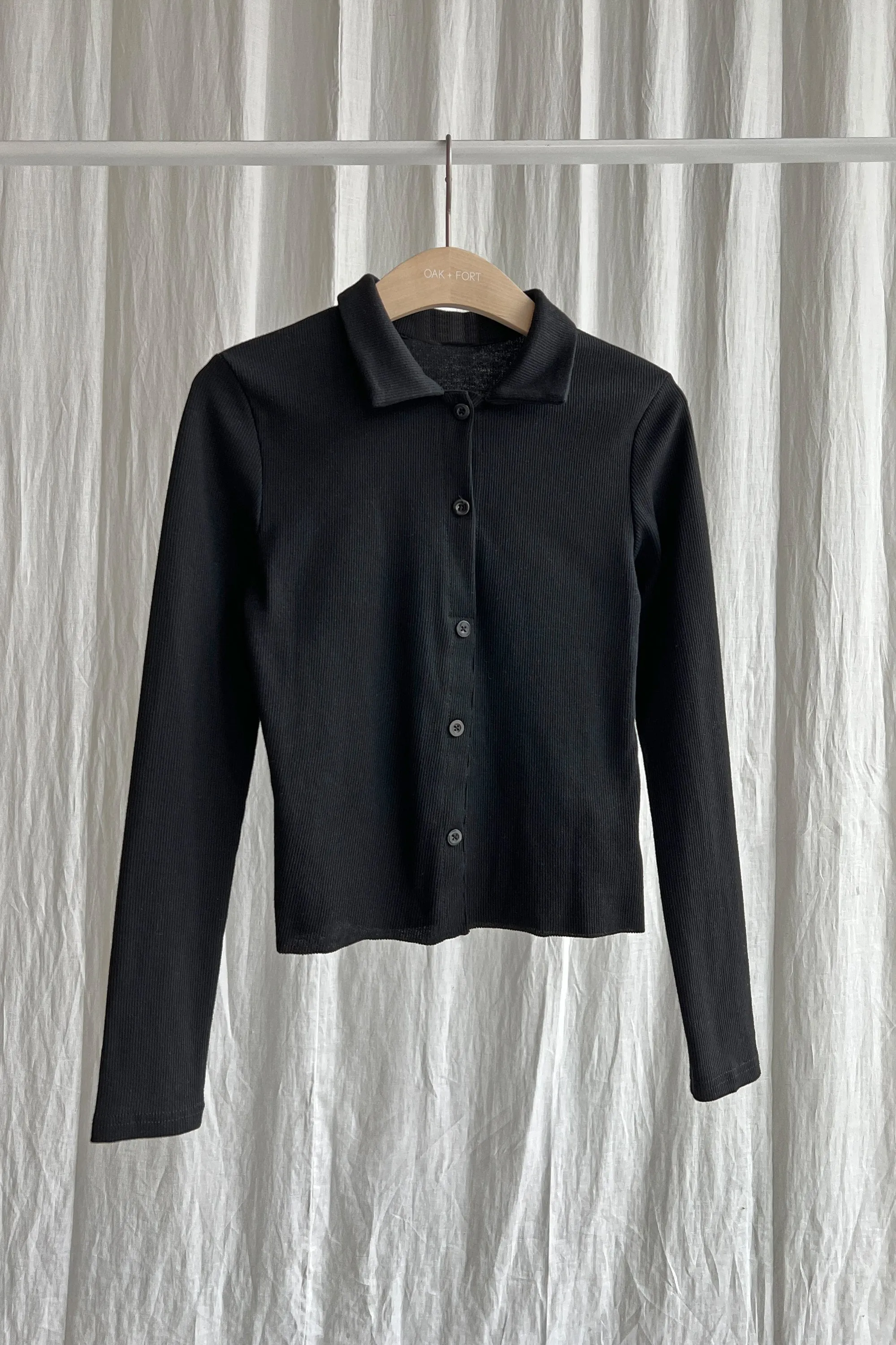 COLLARED BUTTON FRONT TOP