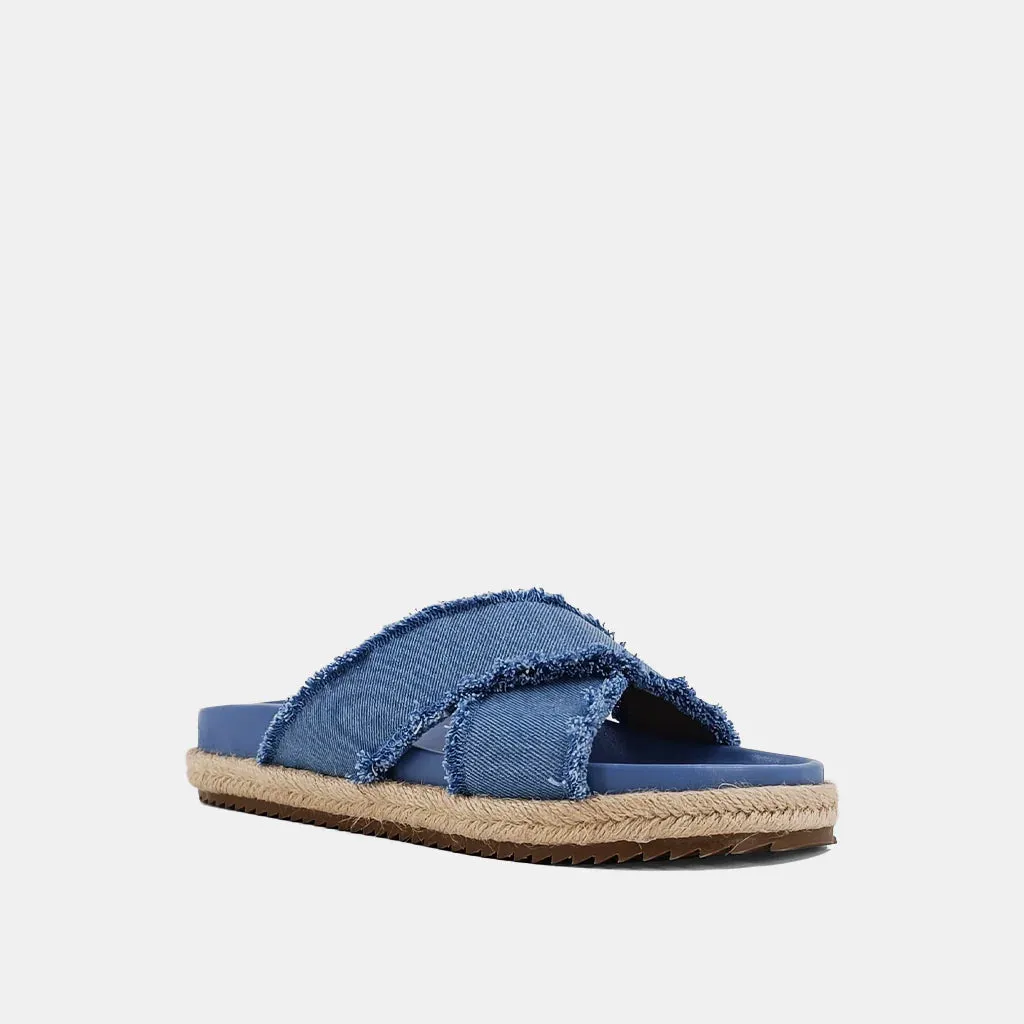 Courtney Sandal