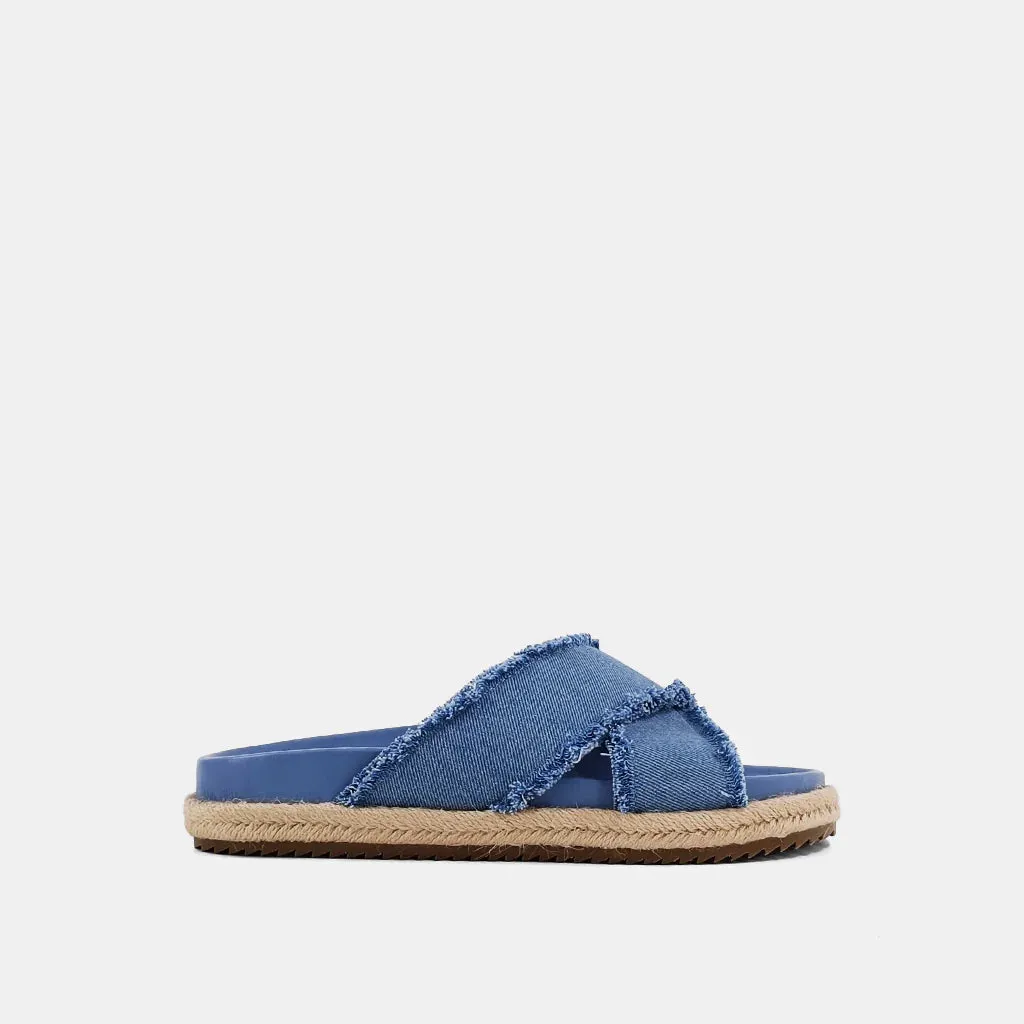 Courtney Sandal