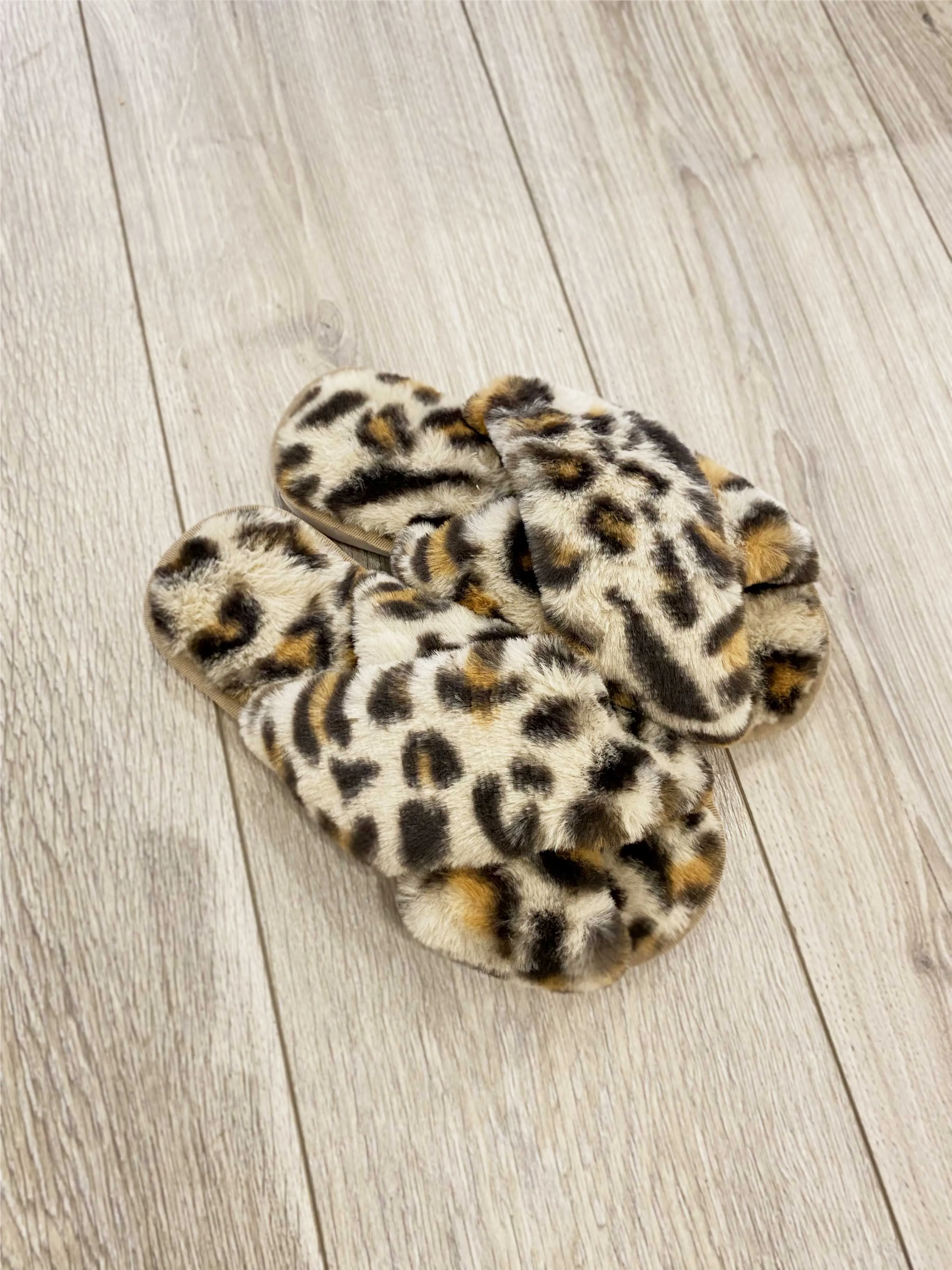 Fluffy Slippers Leopard