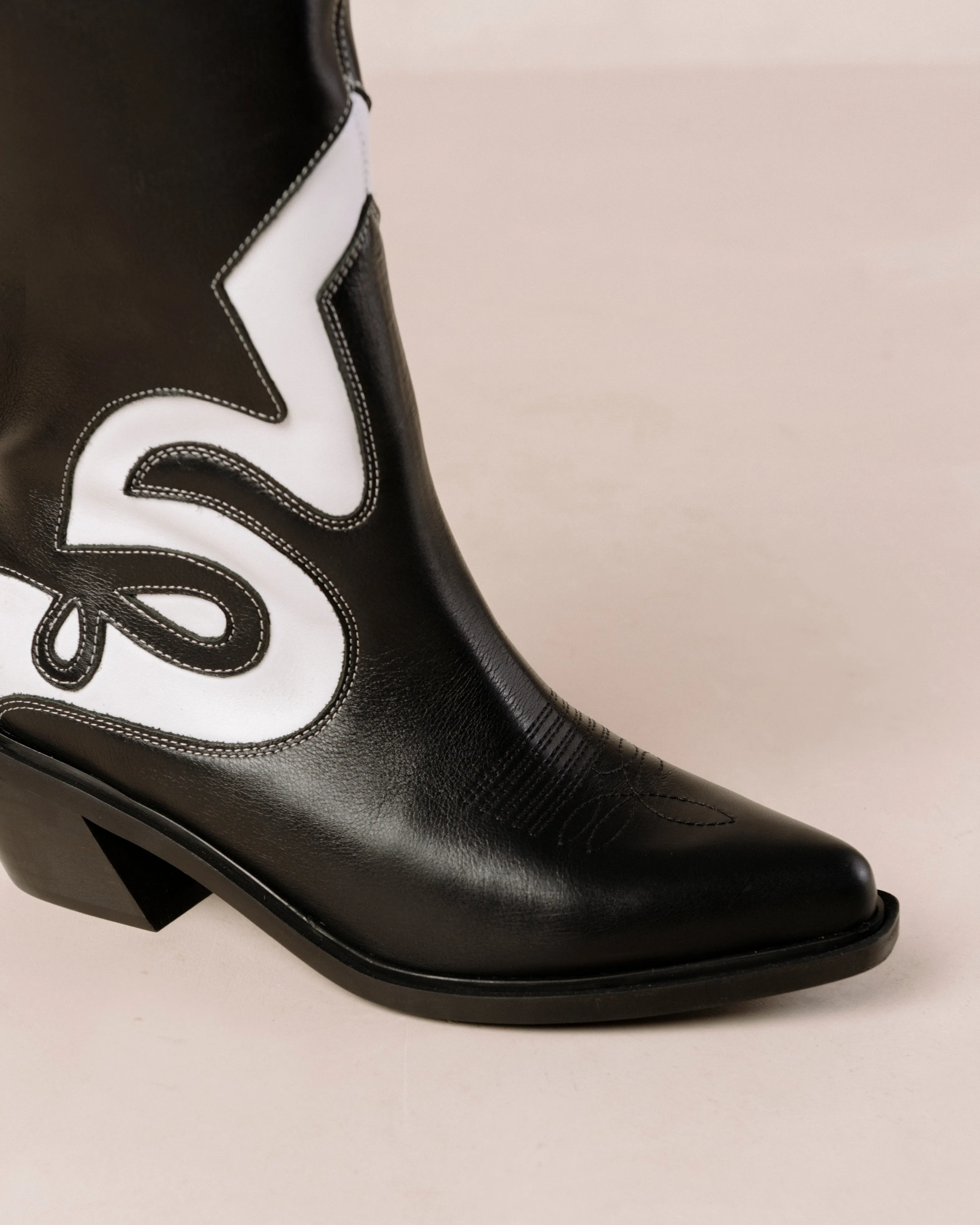 Mount Texas Black White Leather Boots