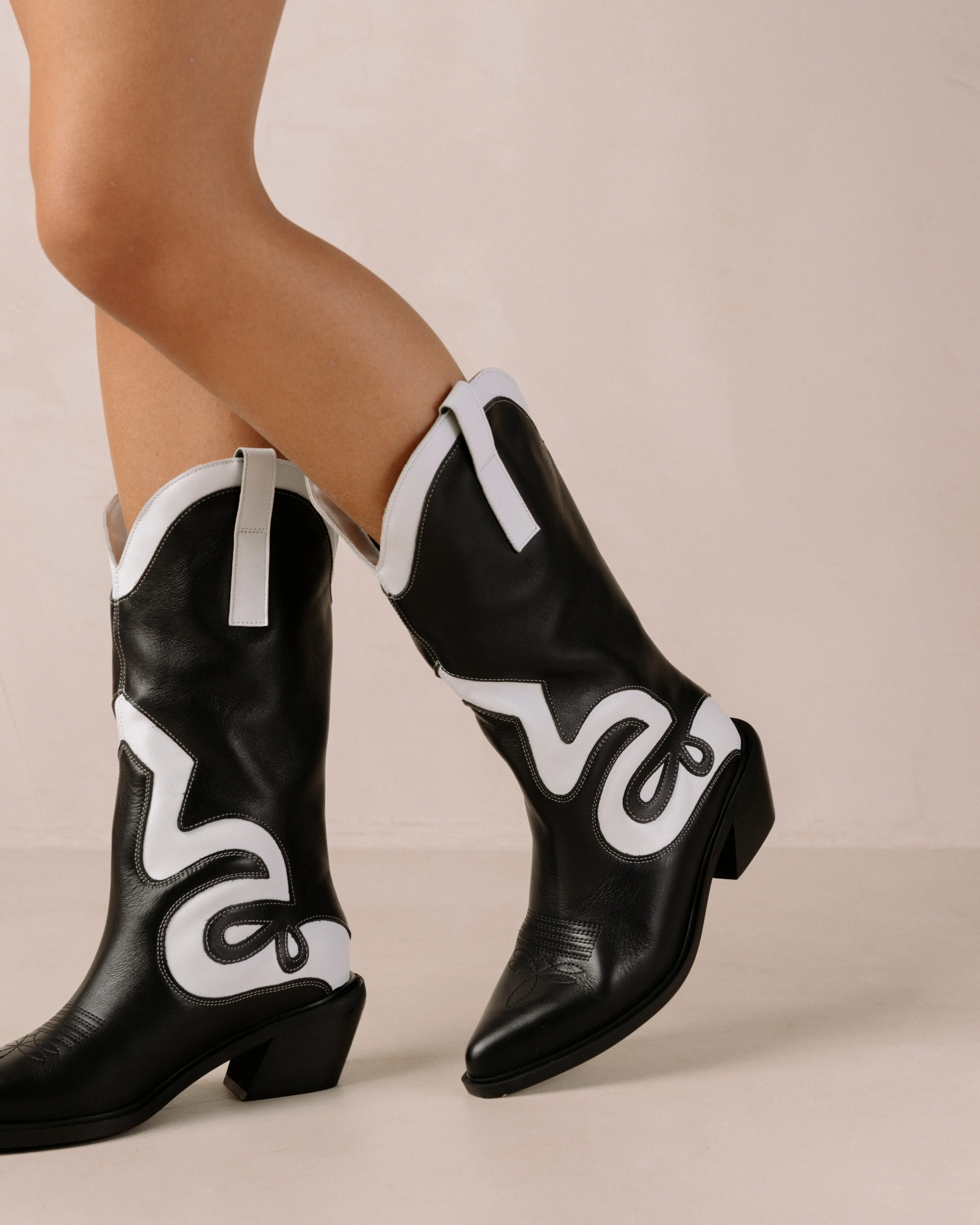 Mount Texas Black White Leather Boots